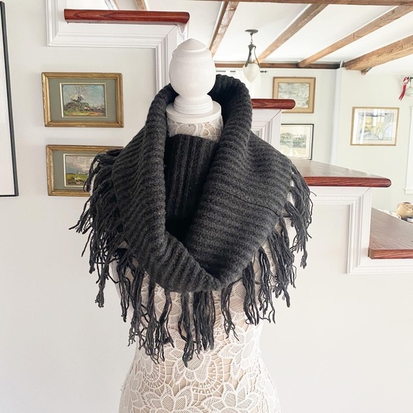 RALPH LAUREN Blue Label Charcoal Wool and Cashmere Infinity Tube Scarf w/ Fringe